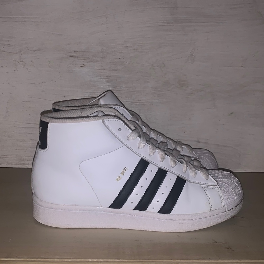 Men’s Adidas Shoes a Sz 6